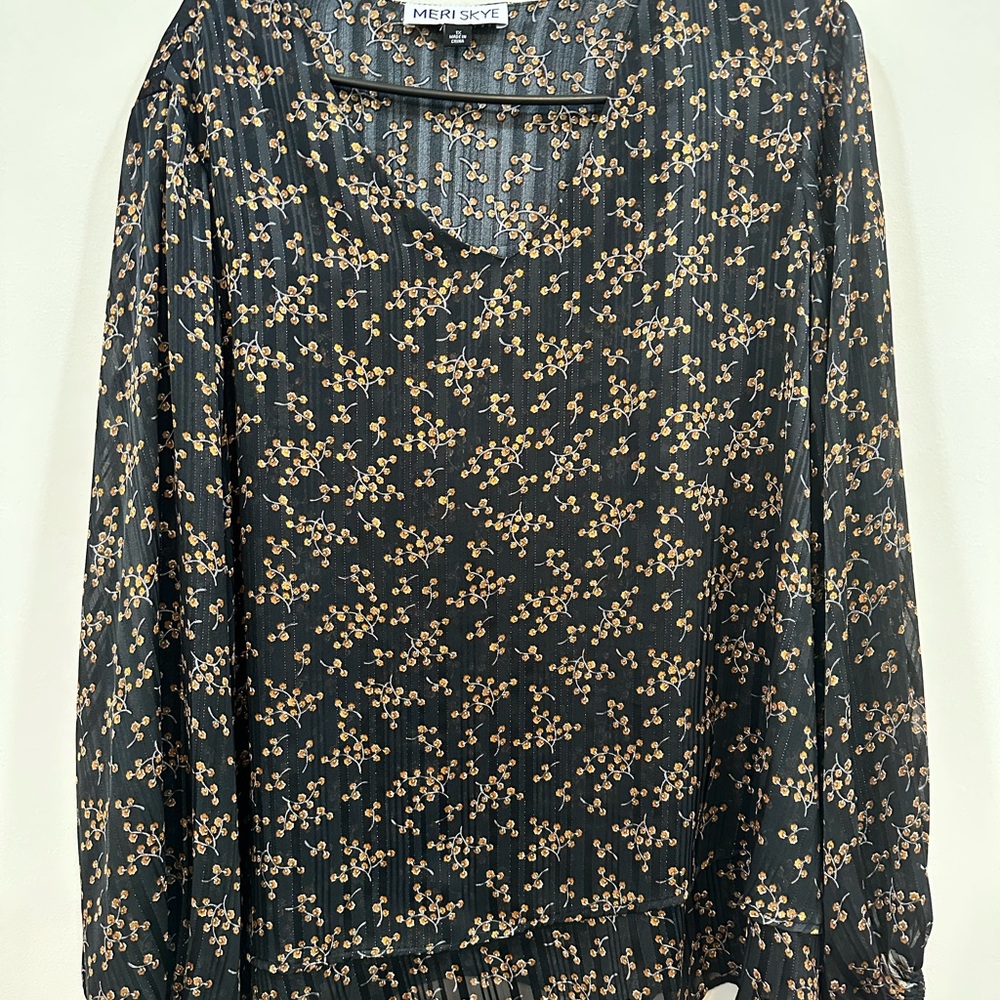 Meri Skye Black and Gold Patterned Blouse